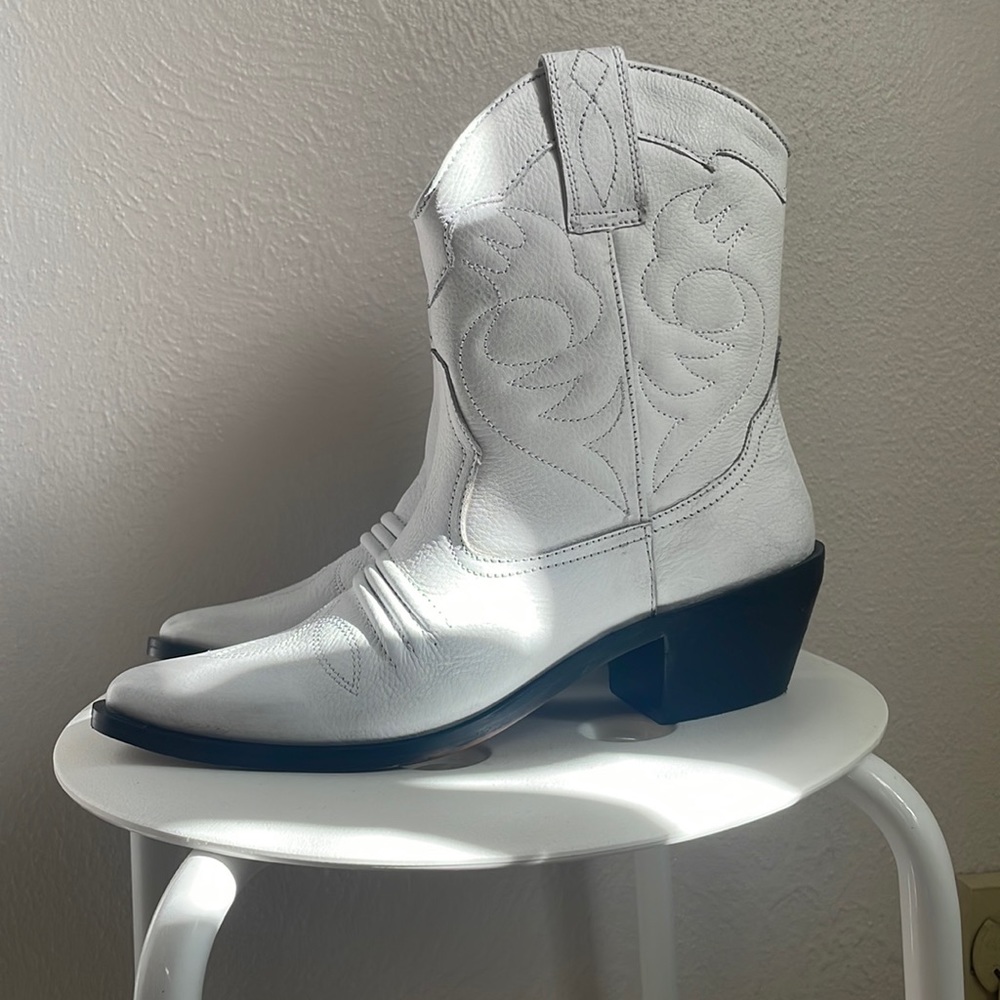 Urban outfitters western white cowboy boots